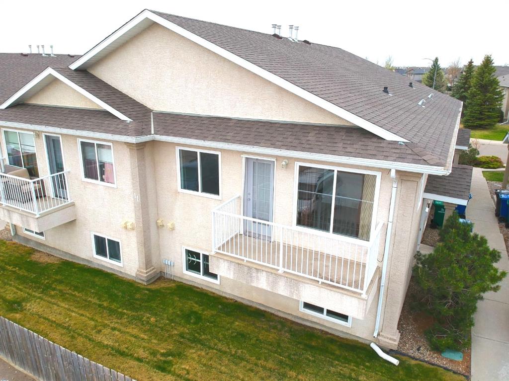 Picture of 4, 11 Highlands Place W, Lethbridge Real Estate Listing