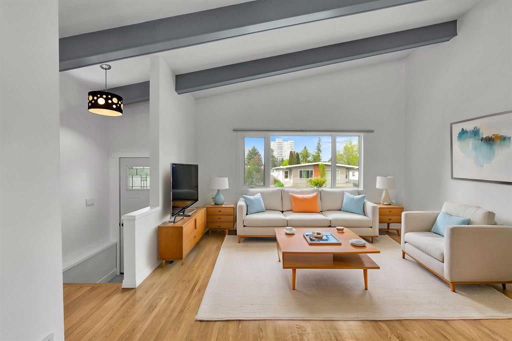 Picture of 639 Kingsmere Crescent SW, Calgary Real Estate Listing