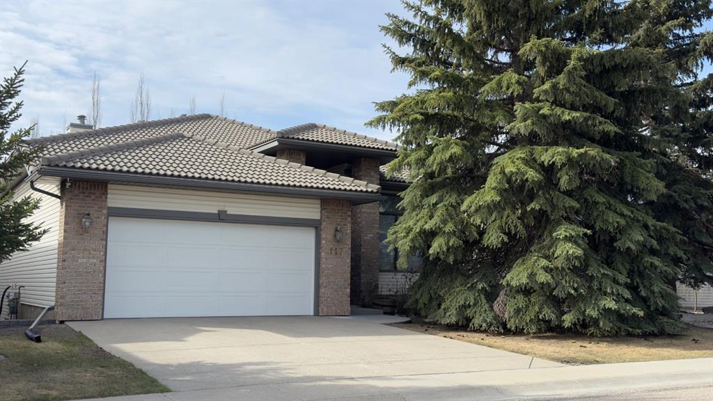 Picture of 117 Woodpark Close SW, Calgary Real Estate Listing
