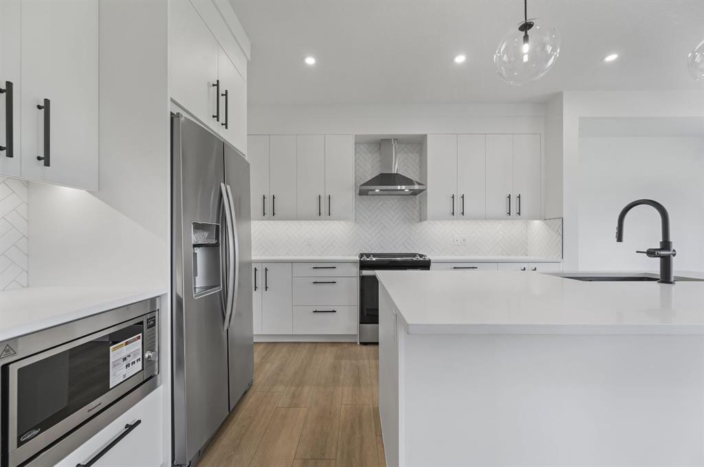 Picture of 135 Walgrove Bay SE, Calgary Real Estate Listing