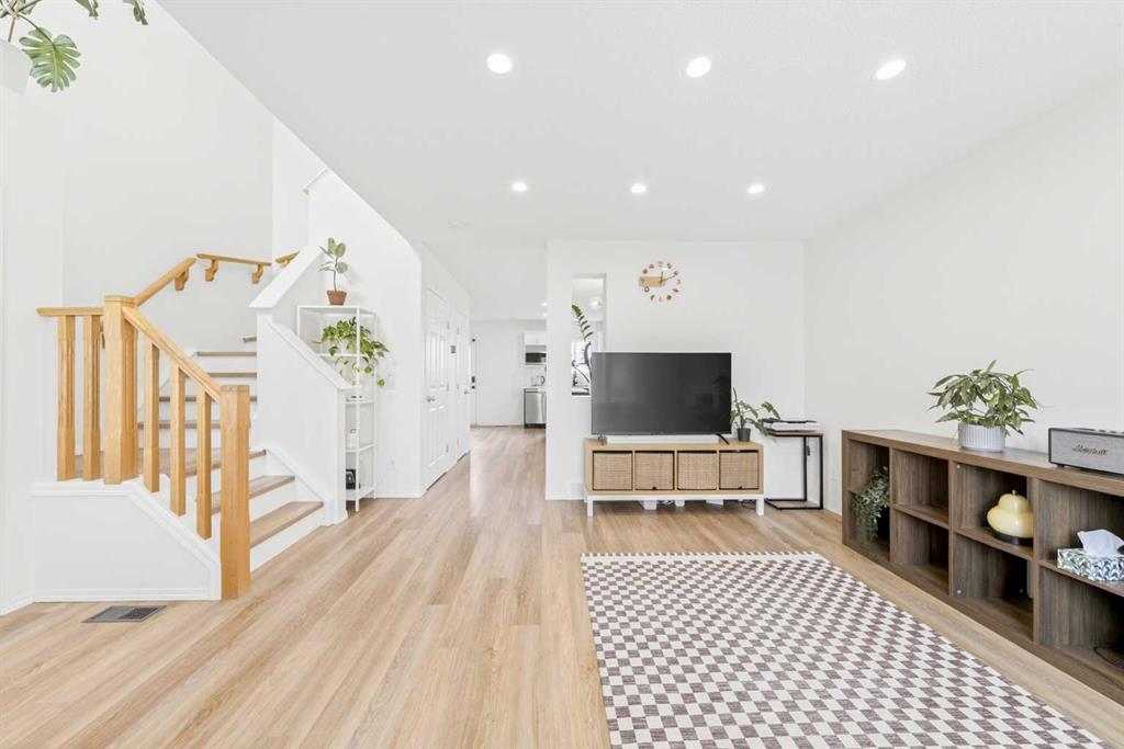 Picture of 182 Covemeadow Close NE, Calgary Real Estate Listing