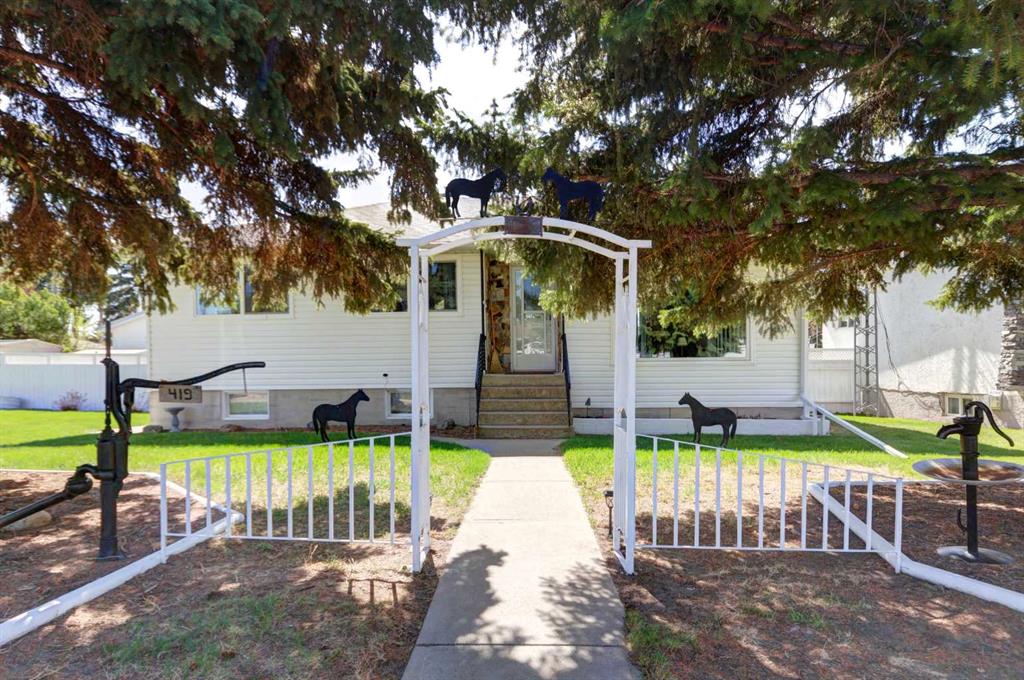 Picture of 419 2 Street N, Vulcan Real Estate Listing