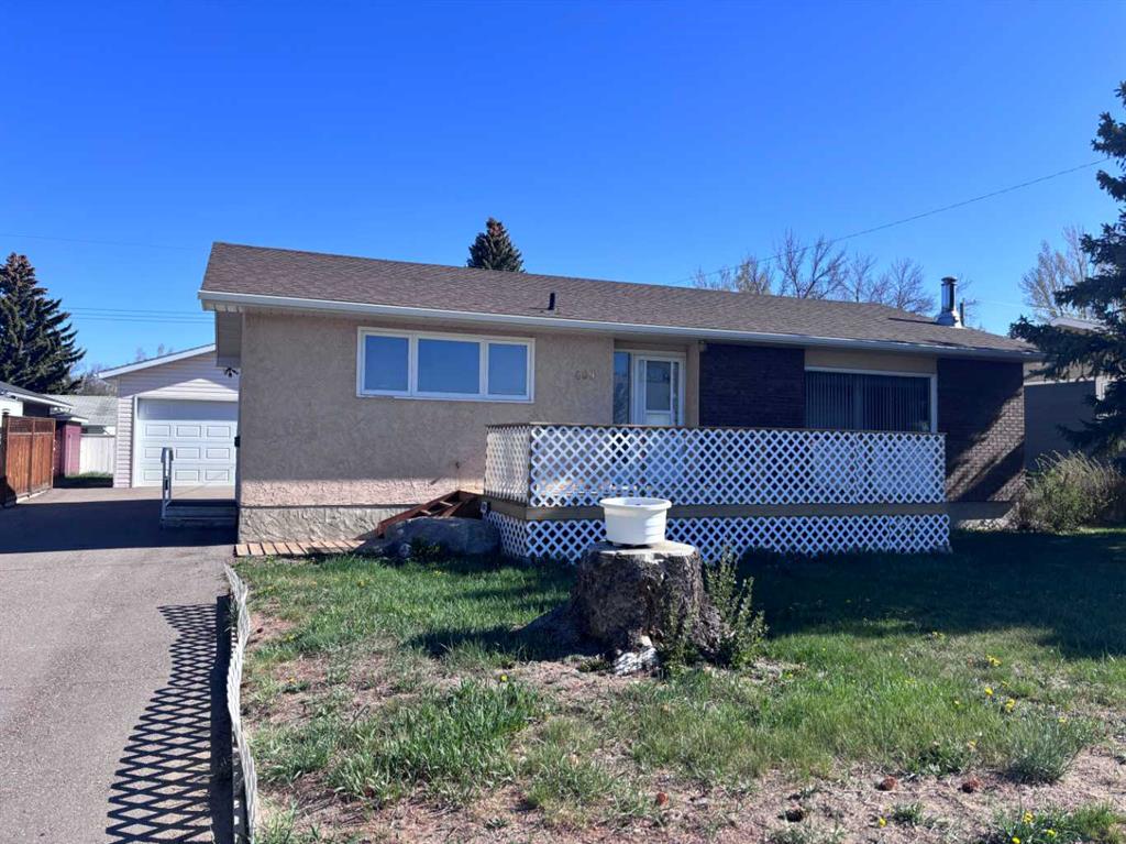 Picture of 409 Centre Avenue NE, Milk River Real Estate Listing