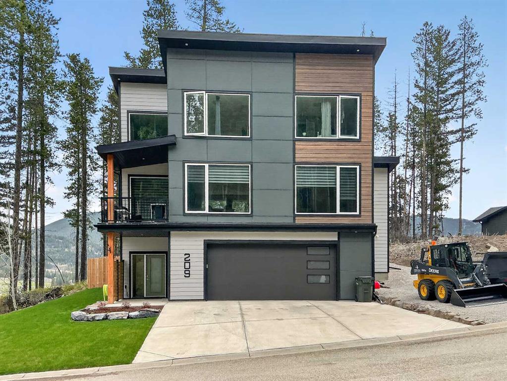 Picture of 209 Southmore Place , Blairmore Real Estate Listing