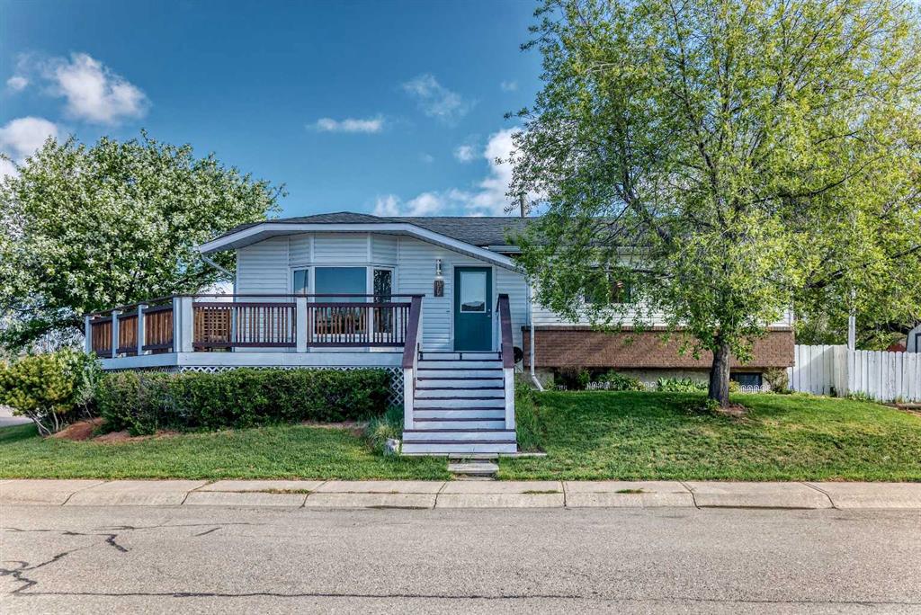 Picture of 85 Rideau Close SW, Airdrie Real Estate Listing