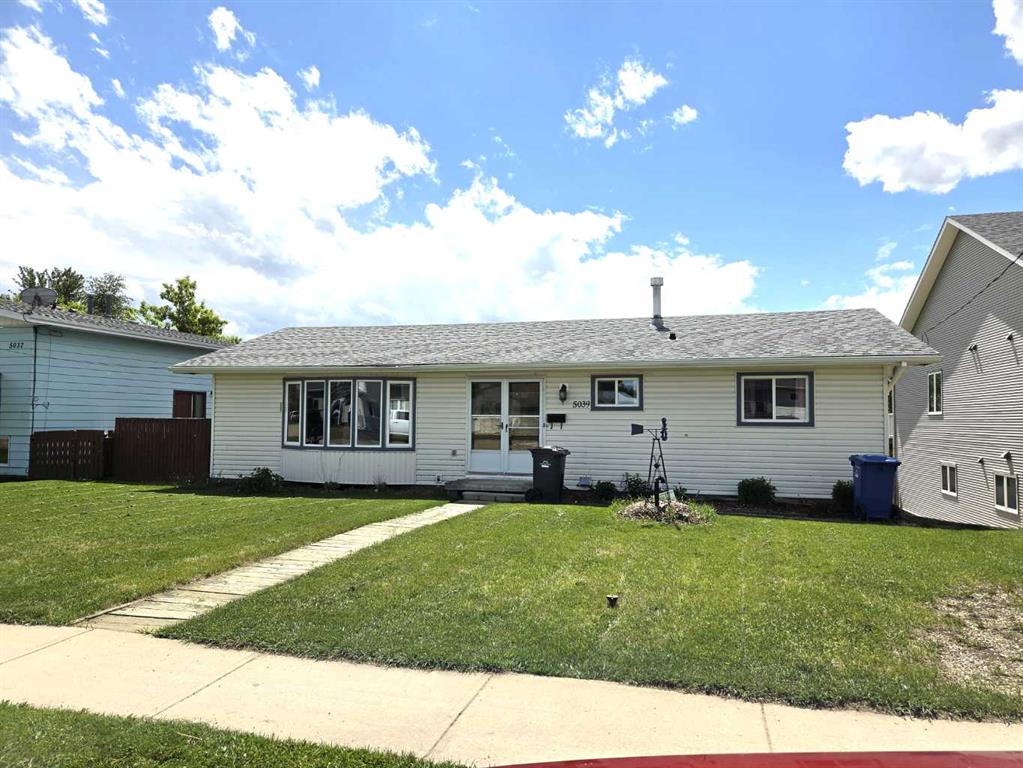 Picture of 5039 56 Street E, Innisfail Real Estate Listing