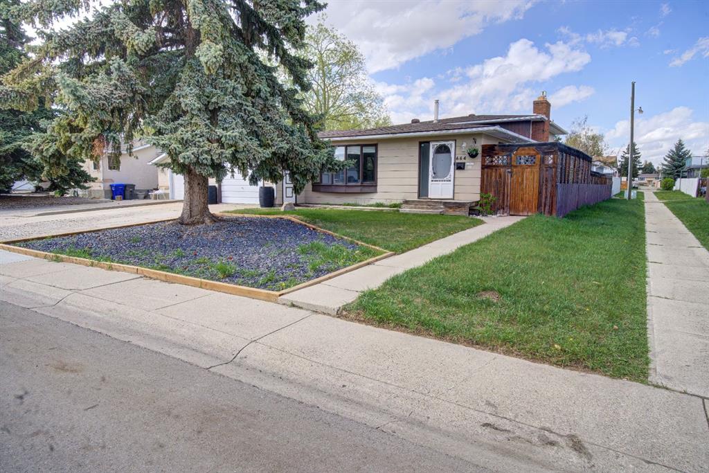 Picture of 664 49 Avenue W, Claresholm Real Estate Listing