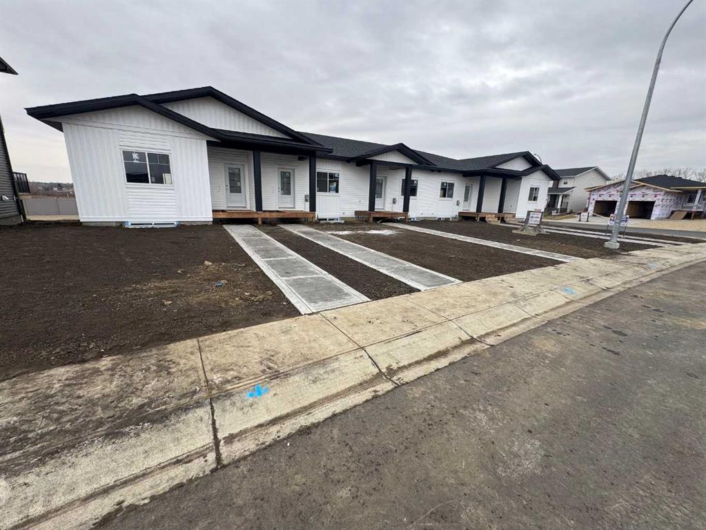 Picture of 9 Gray Close , Sylvan Lake Real Estate Listing