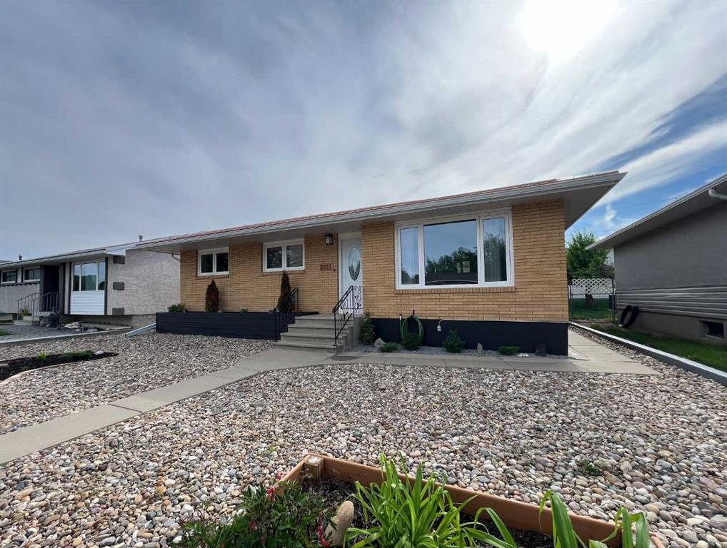 Picture of 2231 20 Avenue SE, Medicine Hat Real Estate Listing