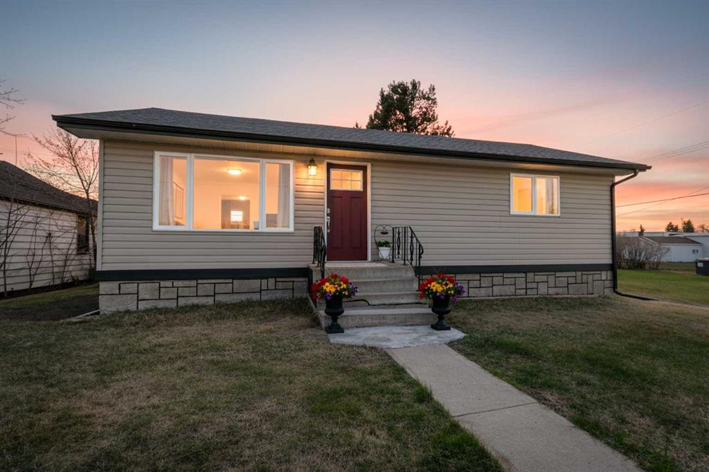 Picture of 4923 51 Avenue , Holden Real Estate Listing