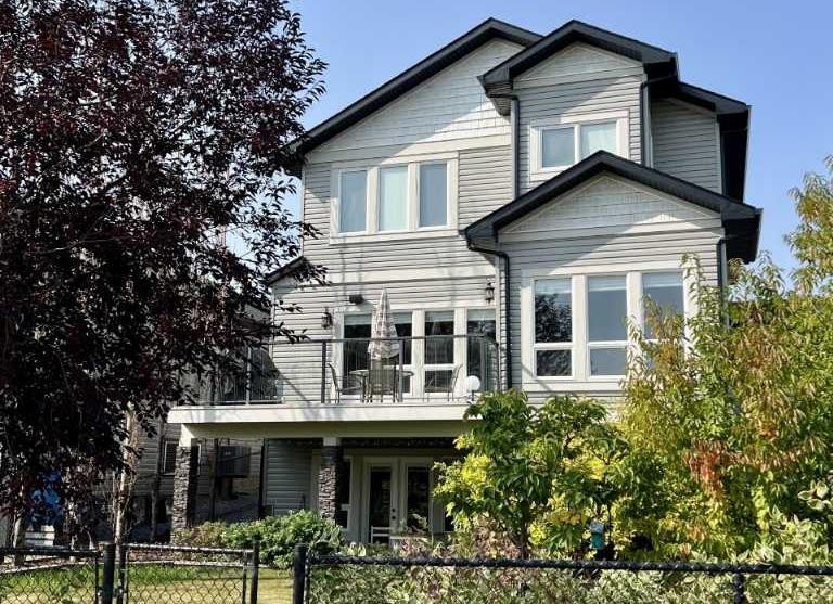 Picture of 1233 Hillcrest Manor Estates , Strathmore Real Estate Listing
