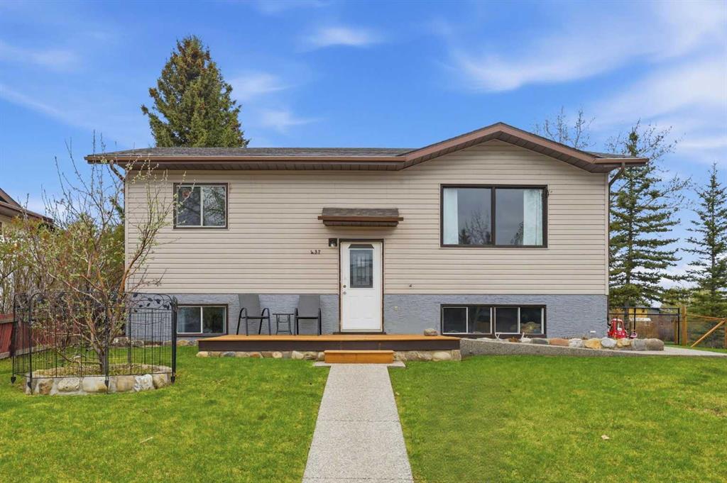 Picture of 437 Maplewood  SE, Diamond Valley Real Estate Listing