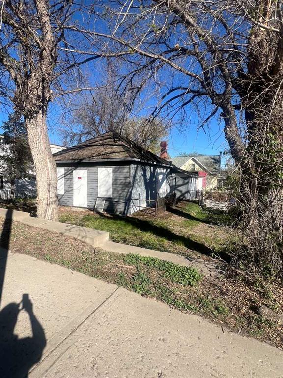 Picture of 74 2 Street SE, Medicine Hat Real Estate Listing