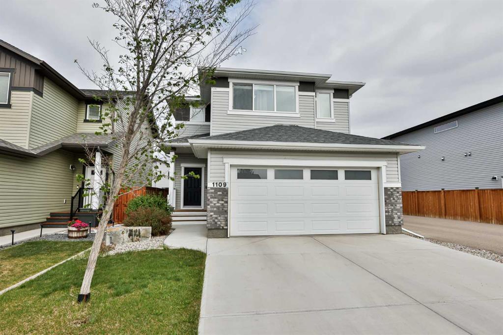 Picture of 1109 Pacific Circle W, Lethbridge Real Estate Listing