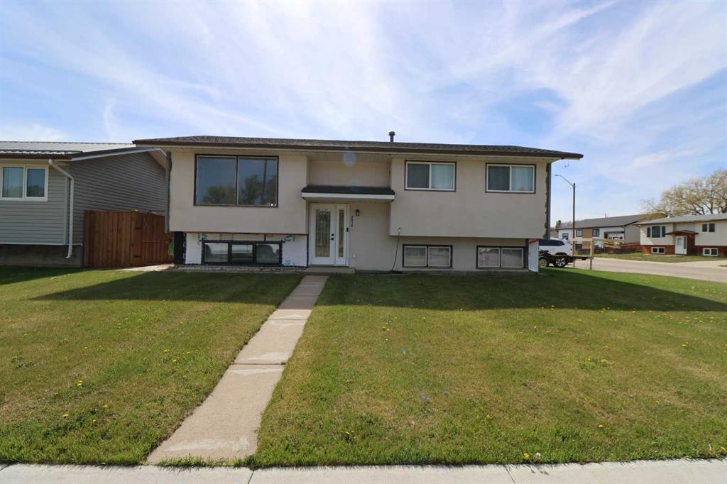 Picture of 3918 52 st , Taber Real Estate Listing