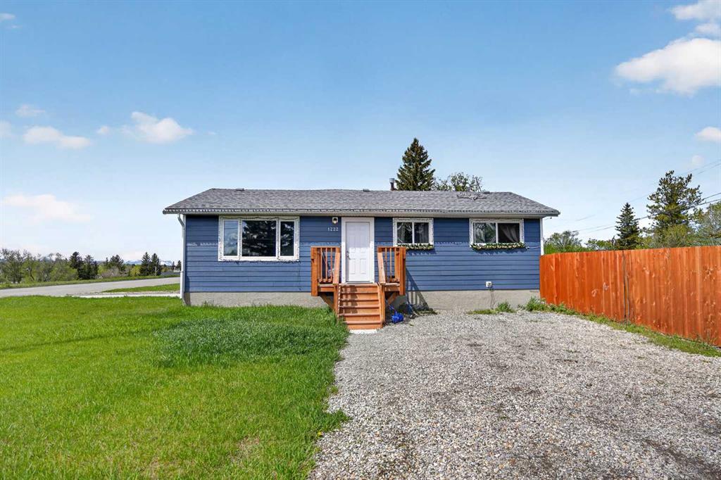 Picture of 1222 John Avenue , Pincher Creek Real Estate Listing