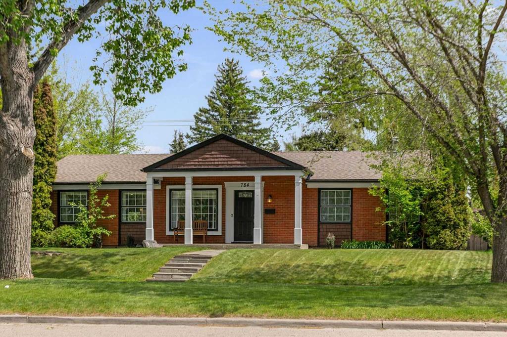 Picture of 784 Acadia Drive SE, Calgary Real Estate Listing