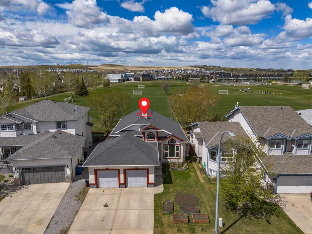 Picture of 38 Canoe Circle SW, Airdrie Real Estate Listing