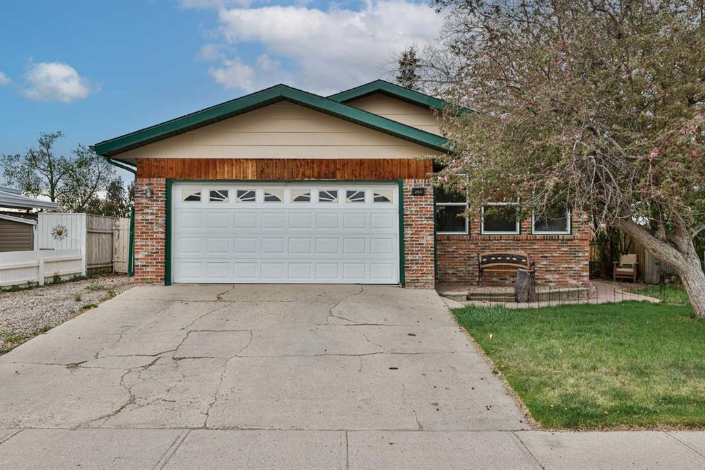Picture of 203 Ryerson Road W, Lethbridge Real Estate Listing