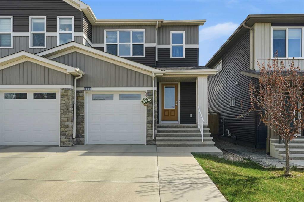Picture of 425 Carringvue Avenue NW, Calgary Real Estate Listing