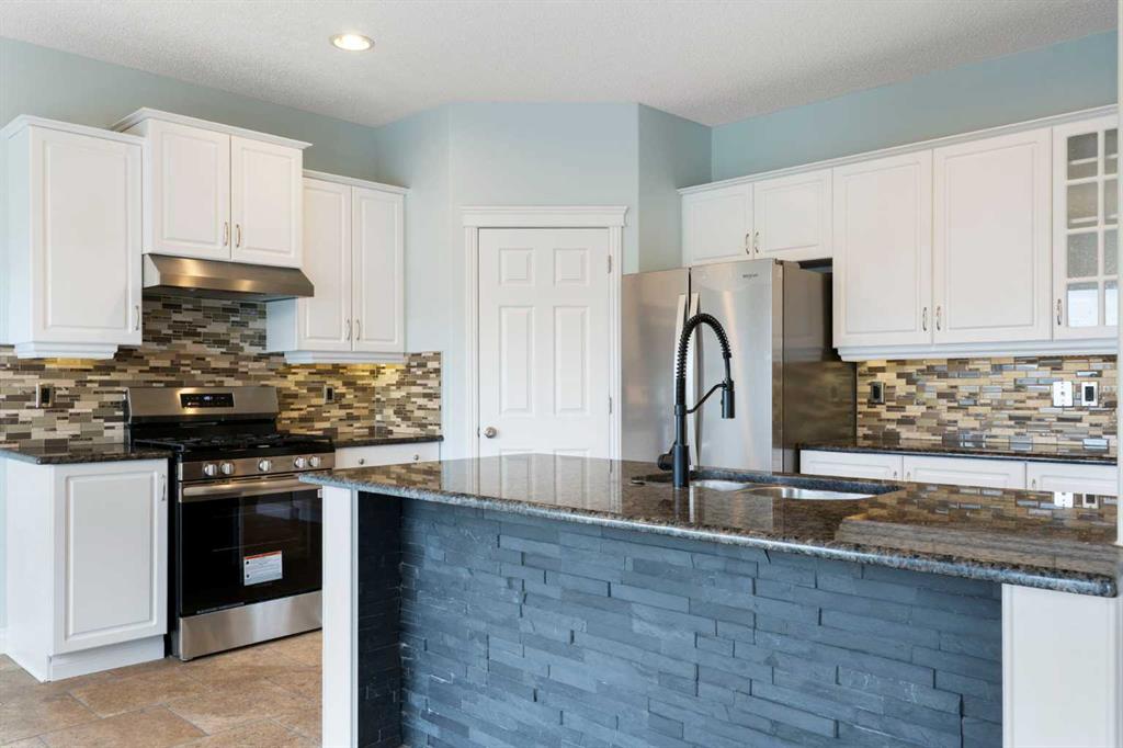 Picture of 175 Sunset Close , Cochrane Real Estate Listing