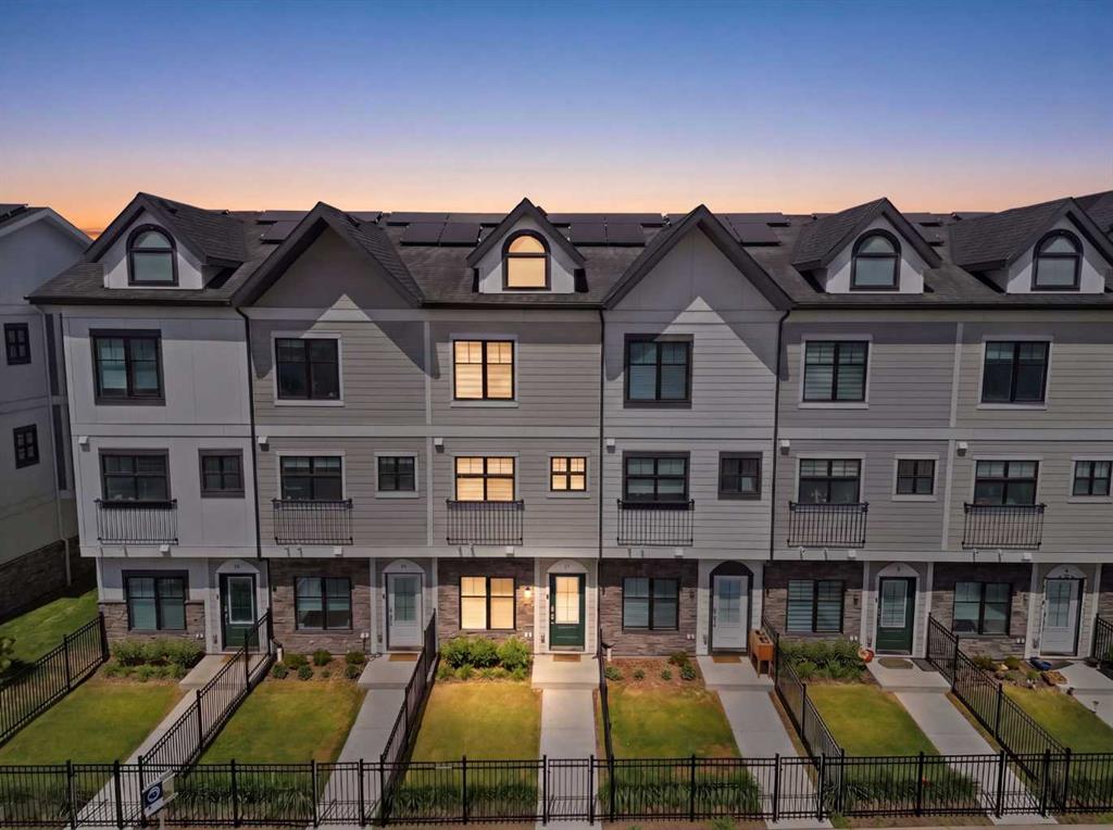 Picture of 11 Les Jardins Park SE, Calgary Real Estate Listing