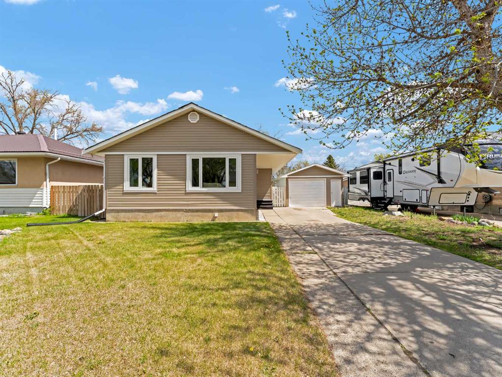 Picture of 166 Mitchell Crescent NW, Medicine Hat Real Estate Listing
