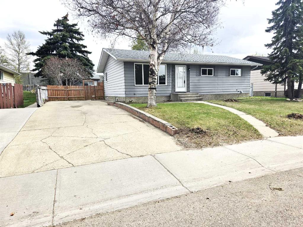 Picture of 3532 50 Avenue E, Innisfail Real Estate Listing