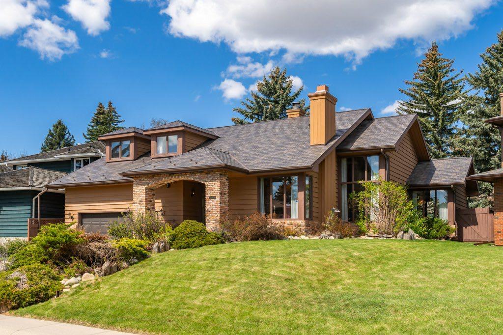 Picture of 152 Coach Grove Place SW, Calgary Real Estate Listing