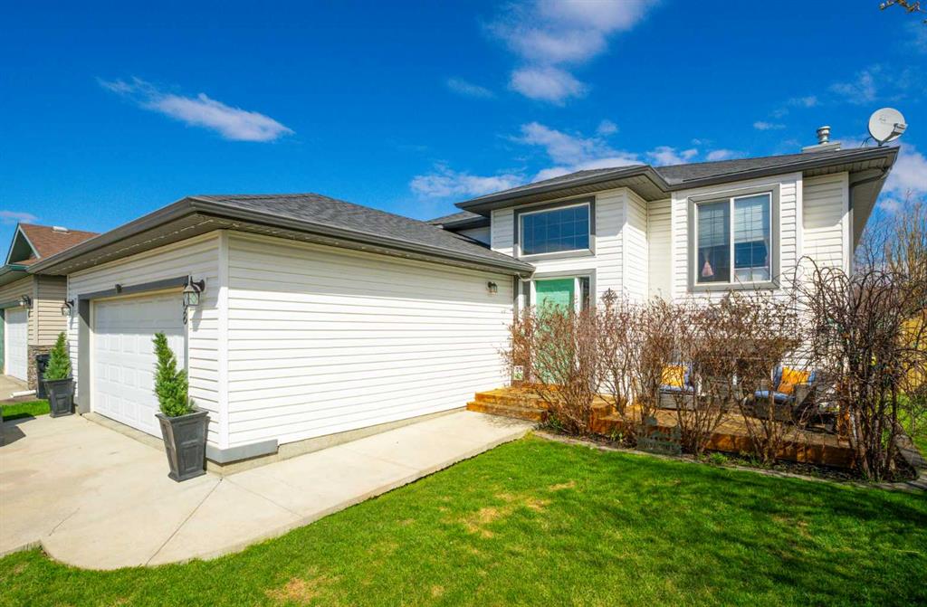 Picture of 308 Carriage Lane Drive , Carstairs Real Estate Listing