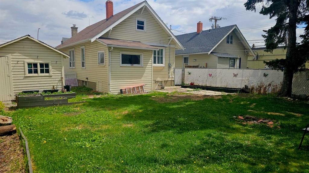 Picture of 2115 10 Street NW, Calgary Real Estate Listing