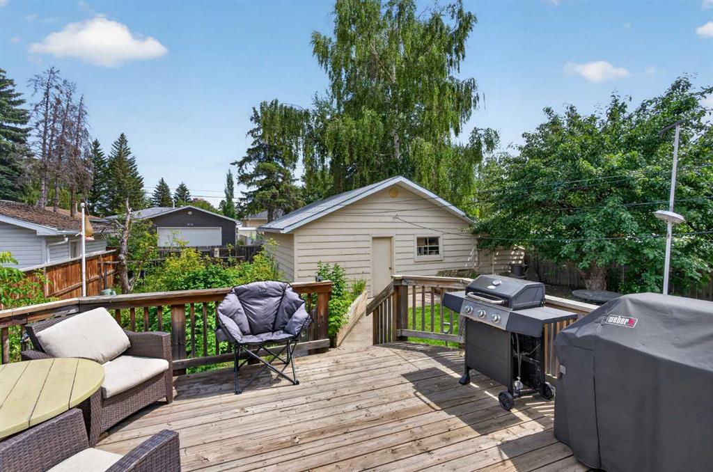 Picture of 39 Hillgrove Crescent SW, Calgary Real Estate Listing