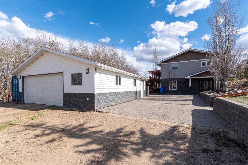 Picture of 484063 RR20  , Blackfoot Real Estate Listing