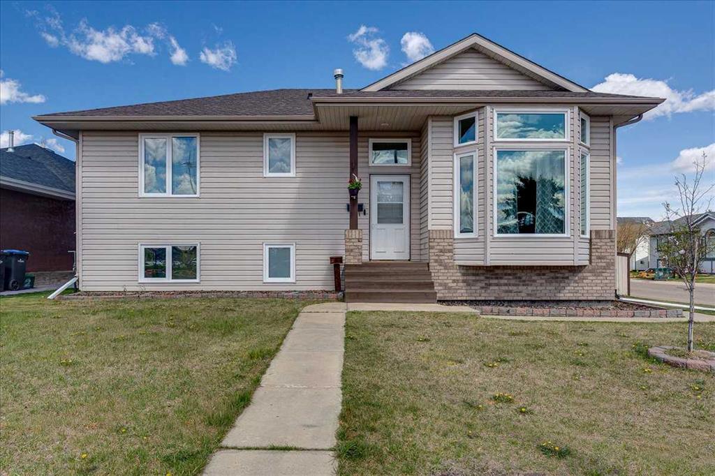 Picture of 4 HARRISON Road , Sylvan Lake Real Estate Listing