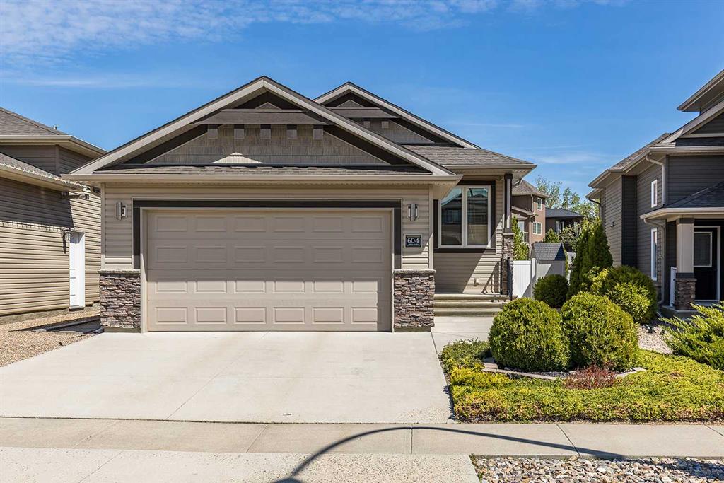 Picture of 604 Vista Drive SE, Medicine Hat Real Estate Listing
