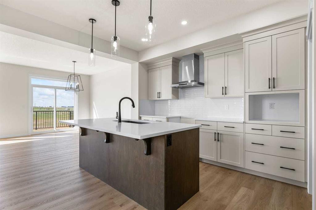 Picture of 127 Corner Glen Grove NE, Calgary Real Estate Listing