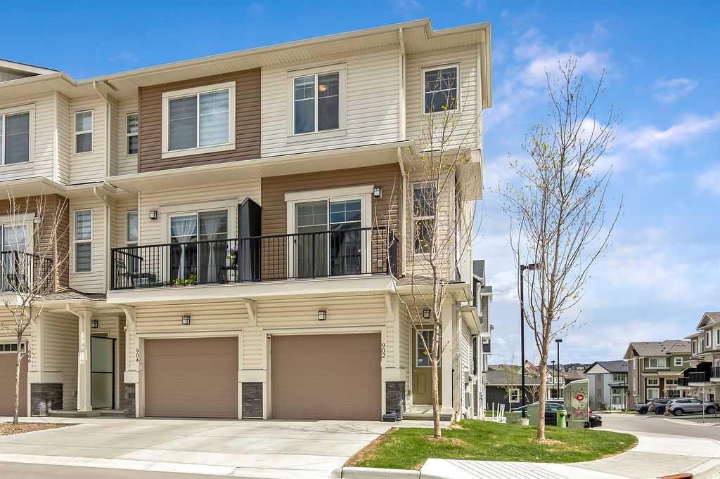 Picture of 902 Sage Hill Grove NW, Calgary Real Estate Listing