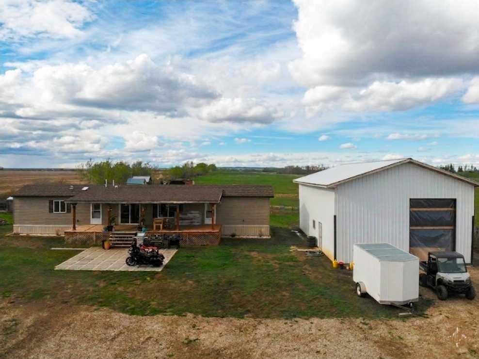 Picture of 32040 740 Township , Teepee Creek Real Estate Listing