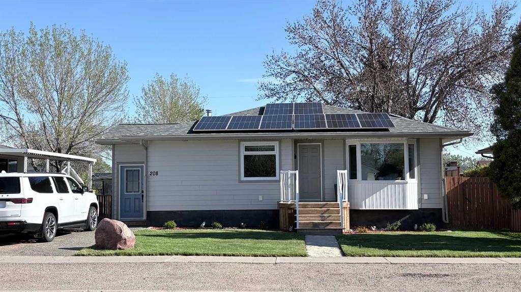 Picture of 208 3rd Avenue E, Bow Island Real Estate Listing