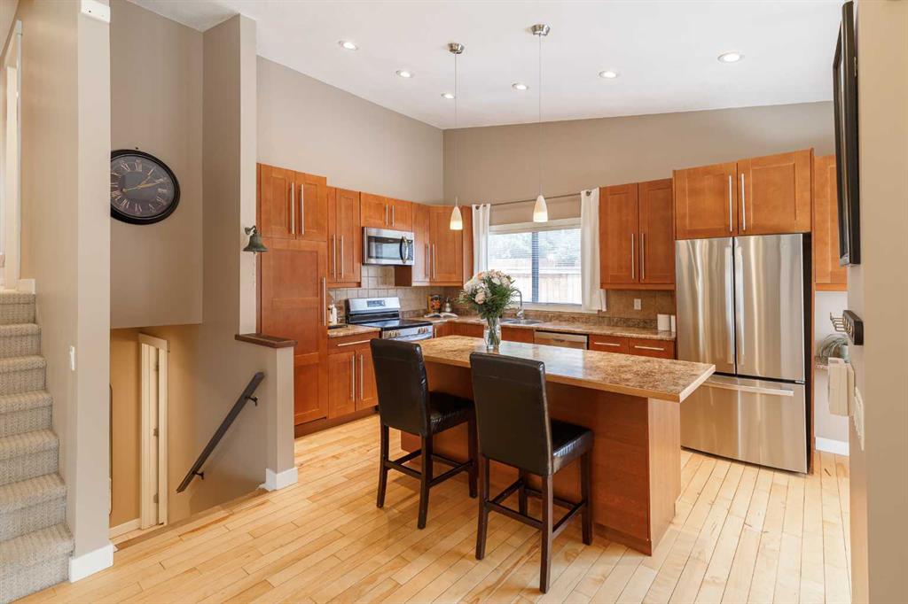 Picture of 1211 Ranchview Road NW, Calgary Real Estate Listing