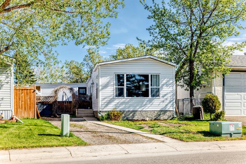 Picture of 124 BIG SPRINGS Drive SE, Airdrie Real Estate Listing
