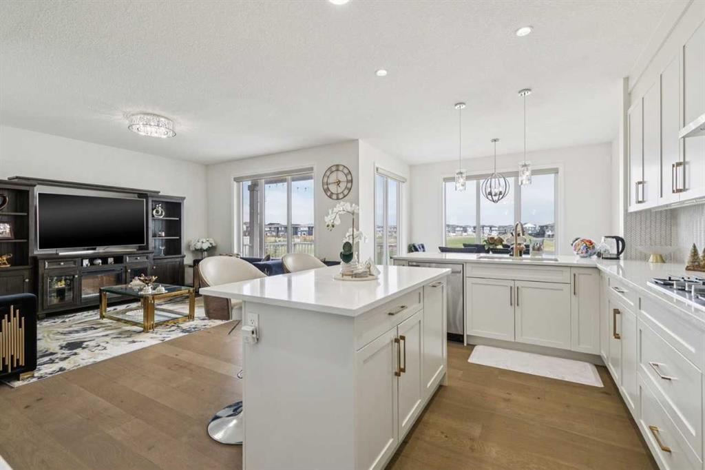 Picture of 375 Corner Meadows Avenue NE, Calgary Real Estate Listing