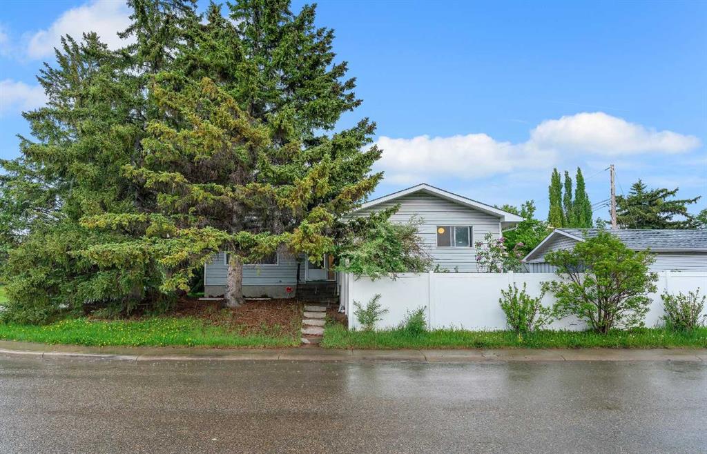 Picture of 4824 Vegas Way NW, Calgary Real Estate Listing