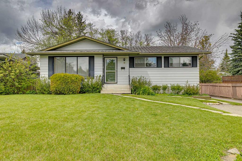Picture of 146 Oakmoor Place SW, Calgary Real Estate Listing
