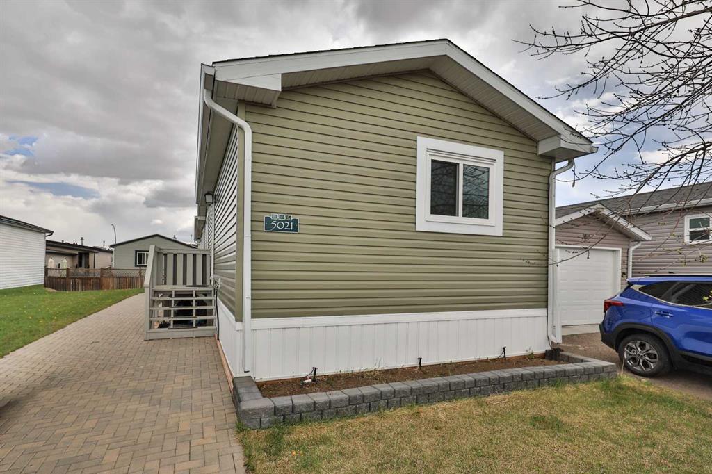 Picture of 5021 Applewood Road , Coaldale Real Estate Listing