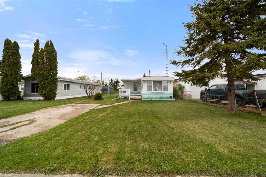 Picture of 5310 49 Street , Daysland Real Estate Listing