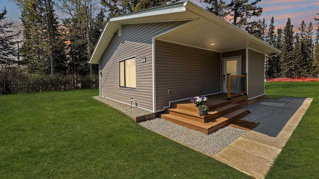Picture of 968 1 Avenue NE, Sundre Real Estate Listing