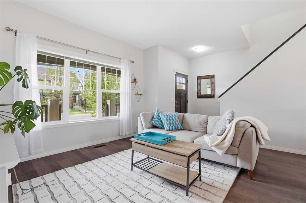 Picture of 632 Mahogany Boulevard SE, Calgary Real Estate Listing