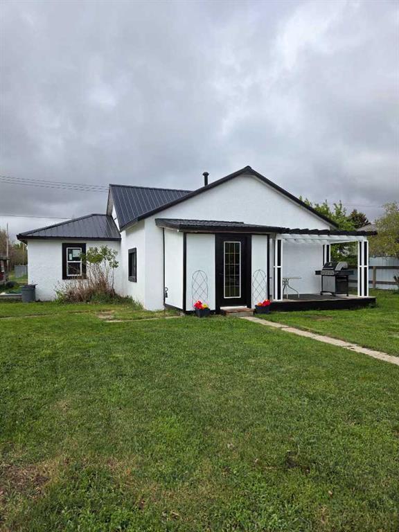 Picture of 206 1 Avenue E, Foremost Real Estate Listing