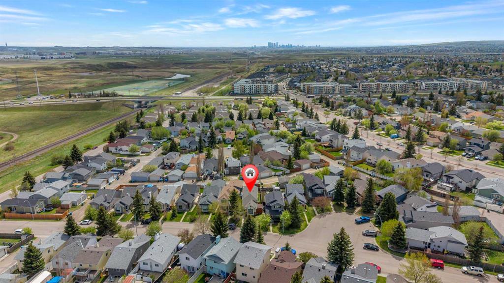 Picture of 51 Covington Rise NE, Calgary Real Estate Listing